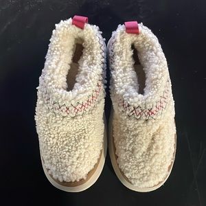 Ugg - Womens Tazz Ugg Braid Clog, size 7 US womens, color cream.